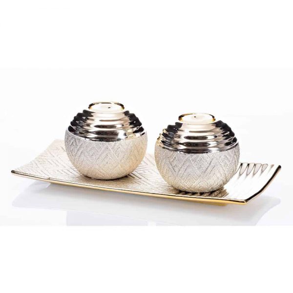 Grange Plate and set of 2 Balls