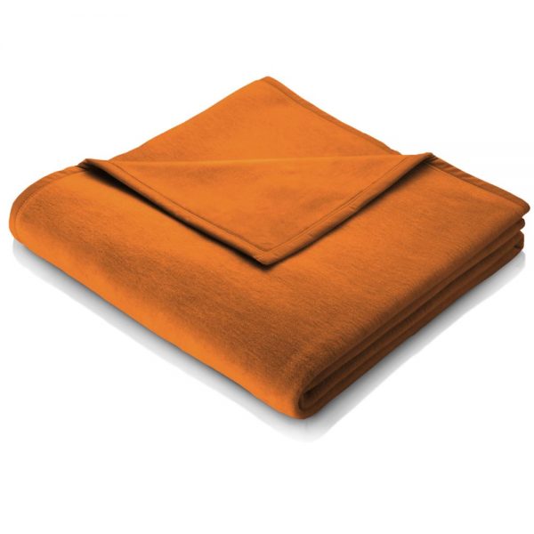 A plain curry colour blanket measuring 200 x 150. A perfect match for your sofa or bed which is also available in other colours.