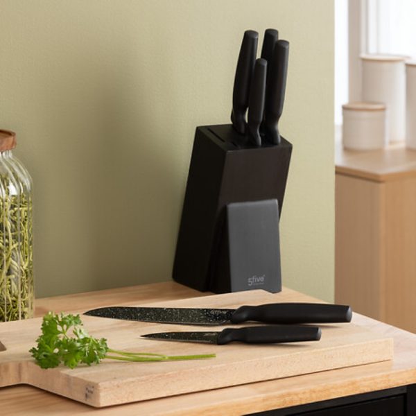 black knife block with 6 knives