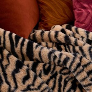 tiger print fur throw 120x160cm